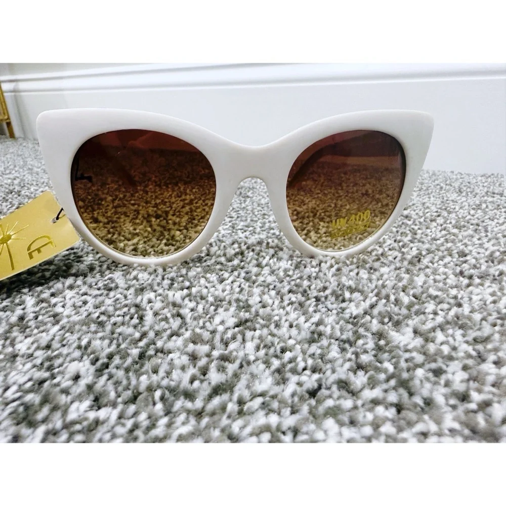 Celebrity Eyewear Cat Eye Sunglasses in White/Leopard